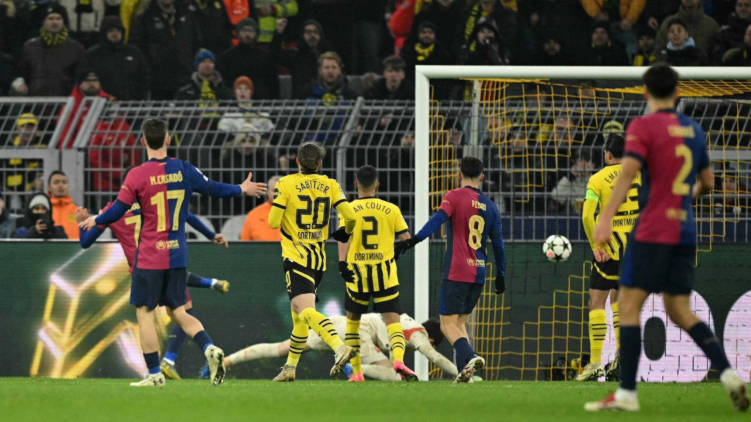 开云体育官方网站-巴萨对阵多特蒙德：欧冠比赛强者胜出