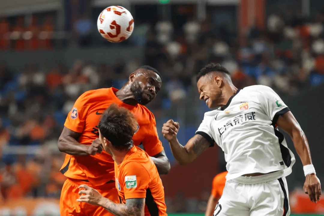 包含赛场对决体现实力，球队紧绷神经迎战的词条