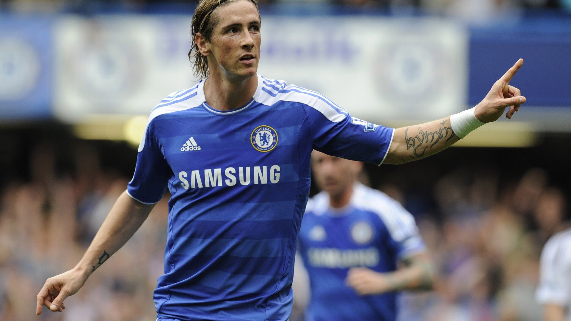 开云官网-速度与激情的双重奏，F1巴林揭幕战悬念迭起，巴萨末节风暴逆转马赛