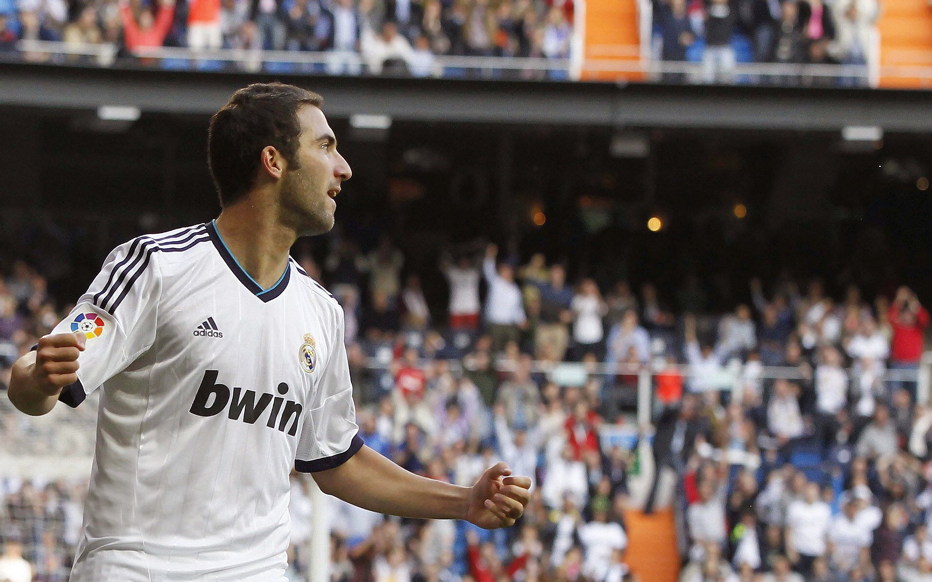 开云官网-跨界传奇，拉文转会英超，热火精神点燃绿茵争冠战